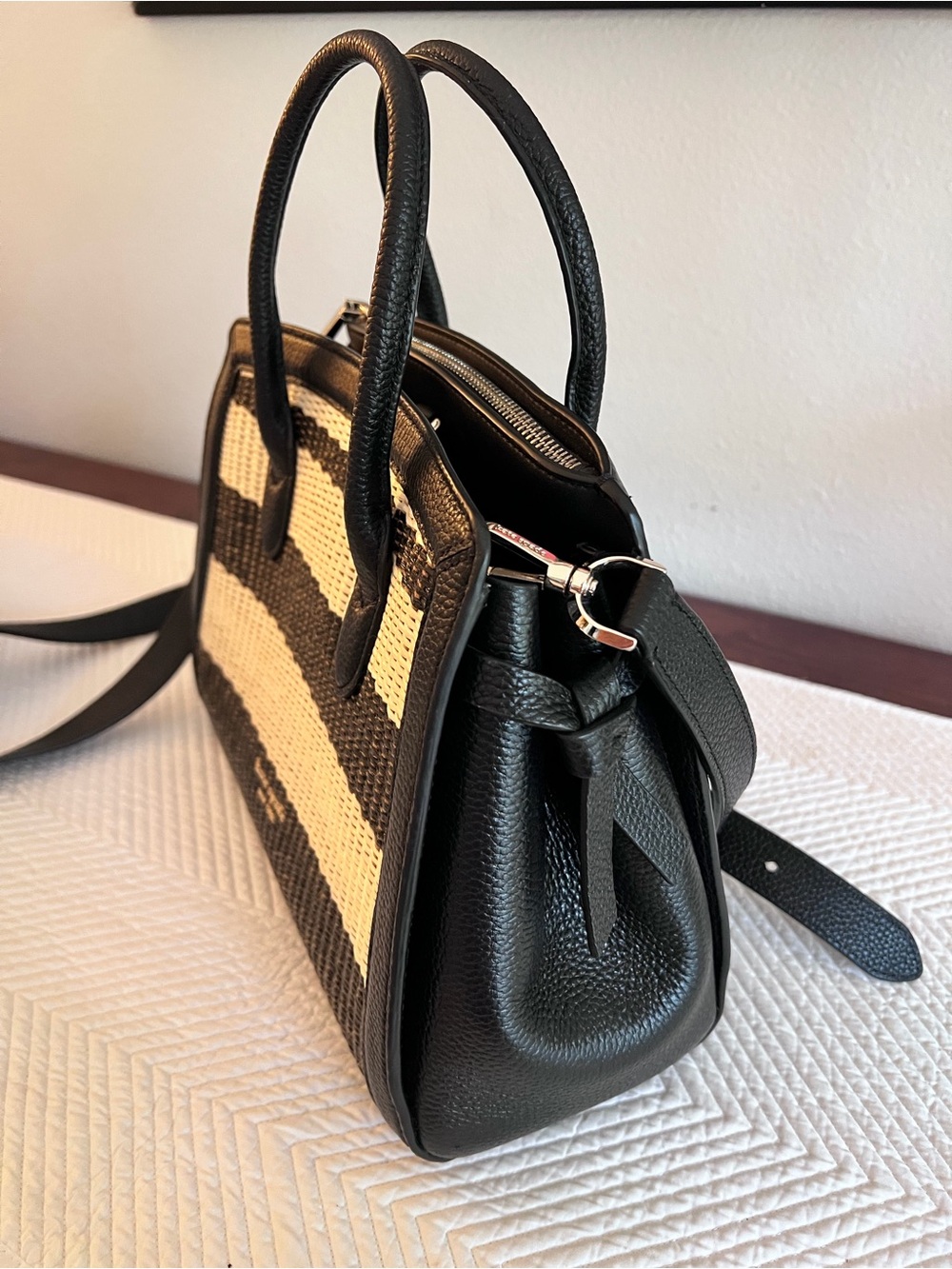Kate Spade Knott Woven Black White Handbag Top Handles crossbody Like New - Picture 4 of 12